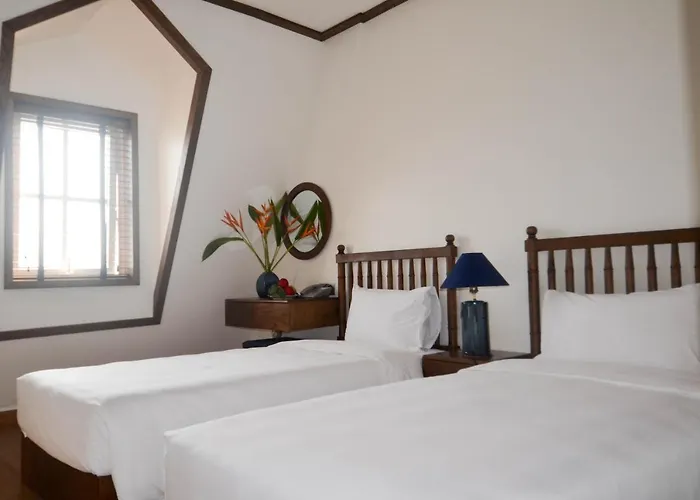 Khách sạn Lavian Hạ Long