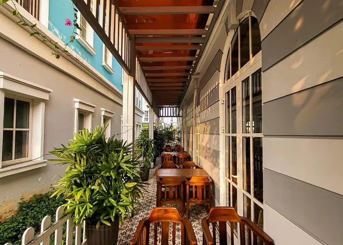 Khách sạn Lavian 3*
